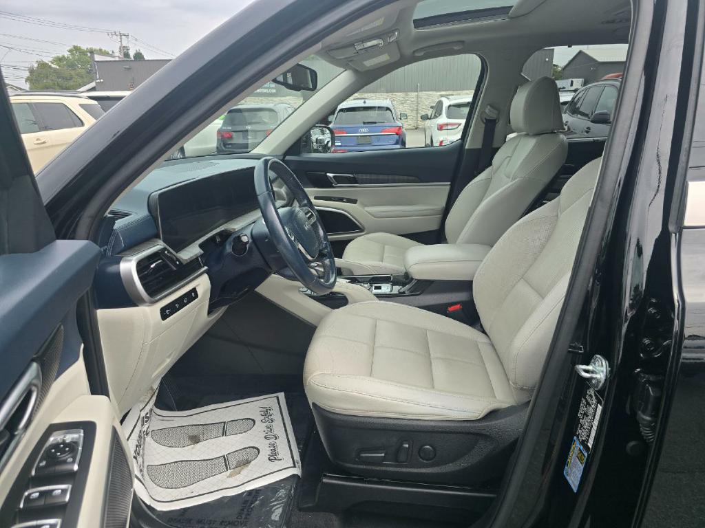 Photo 14 of this KIA TELLURIDE