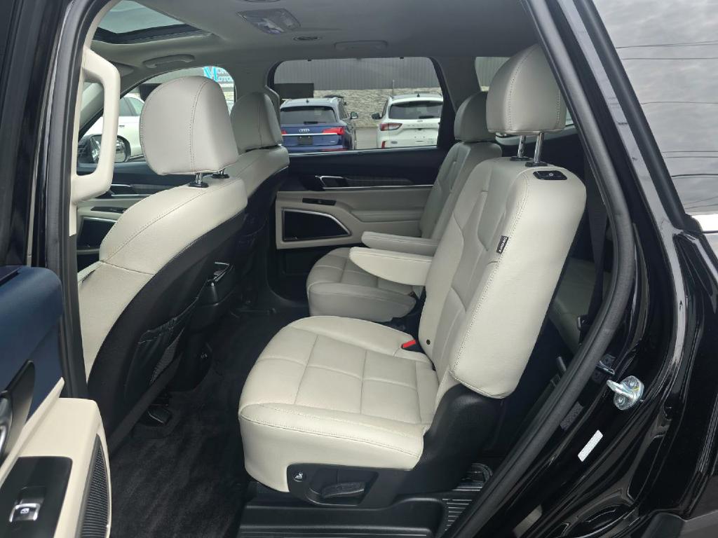 Photo 15 of this KIA TELLURIDE