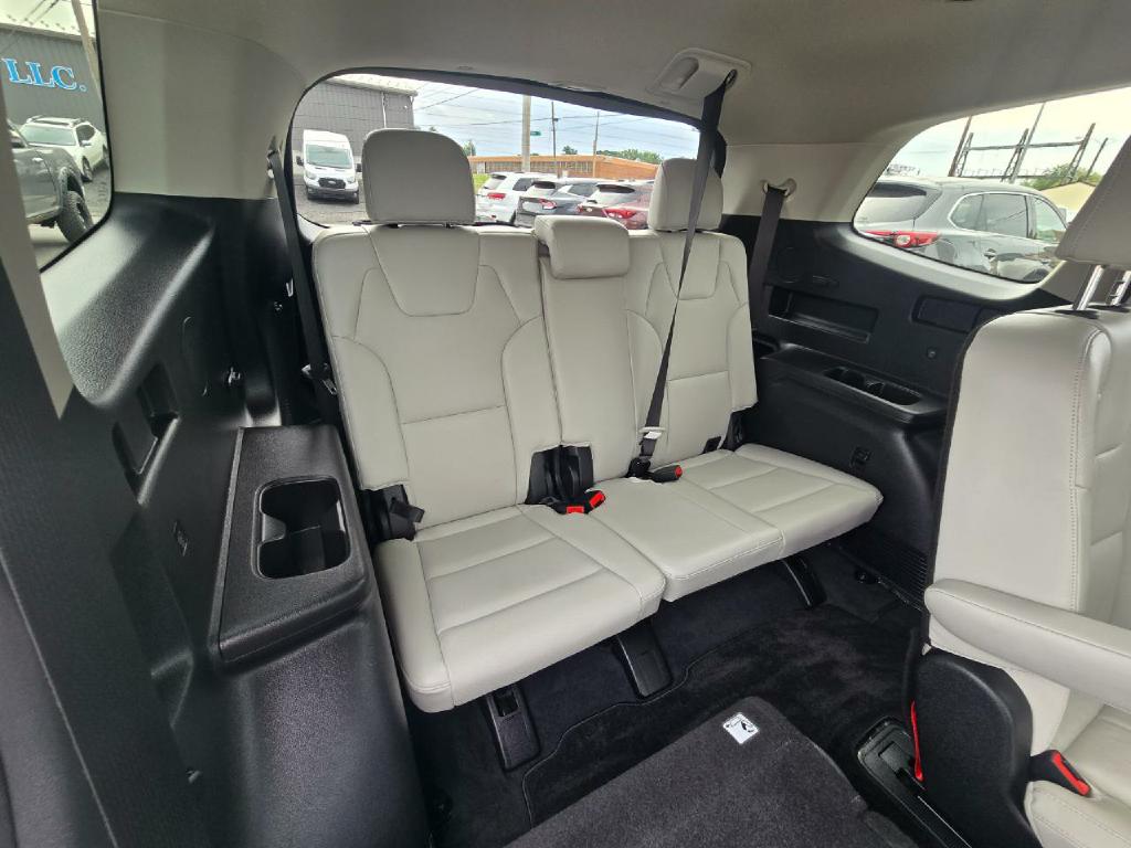 Photo 17 of this KIA TELLURIDE