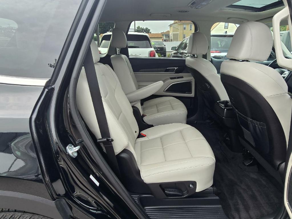 Photo 18 of this KIA TELLURIDE