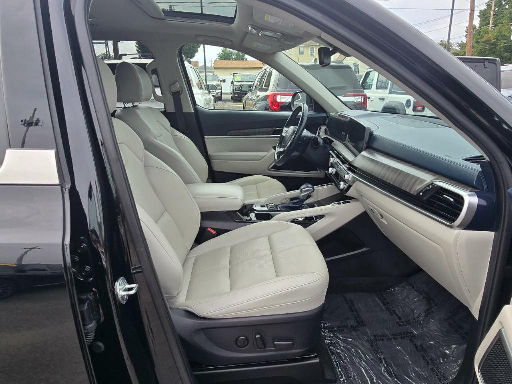 Photo 19 of this KIA TELLURIDE