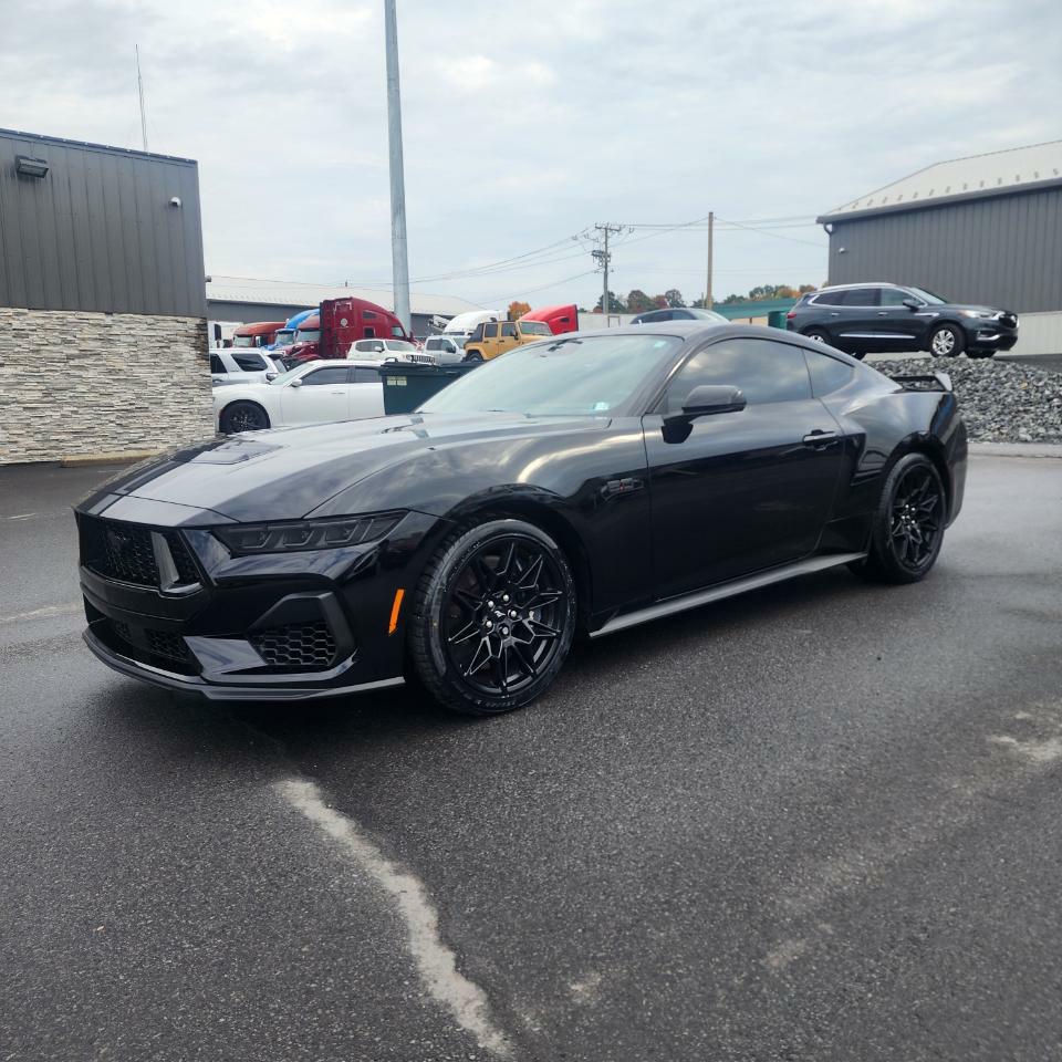 Photo 3 of this FORD MUSTANG