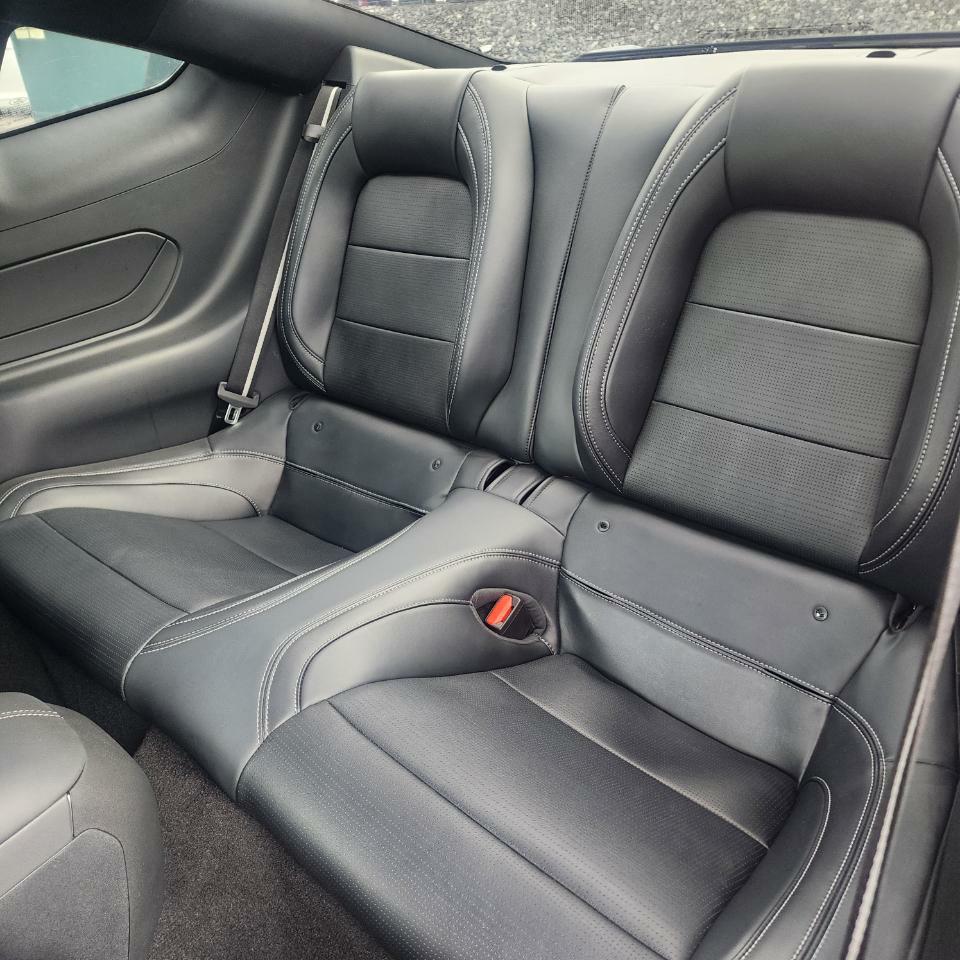 Photo 17 of this FORD MUSTANG