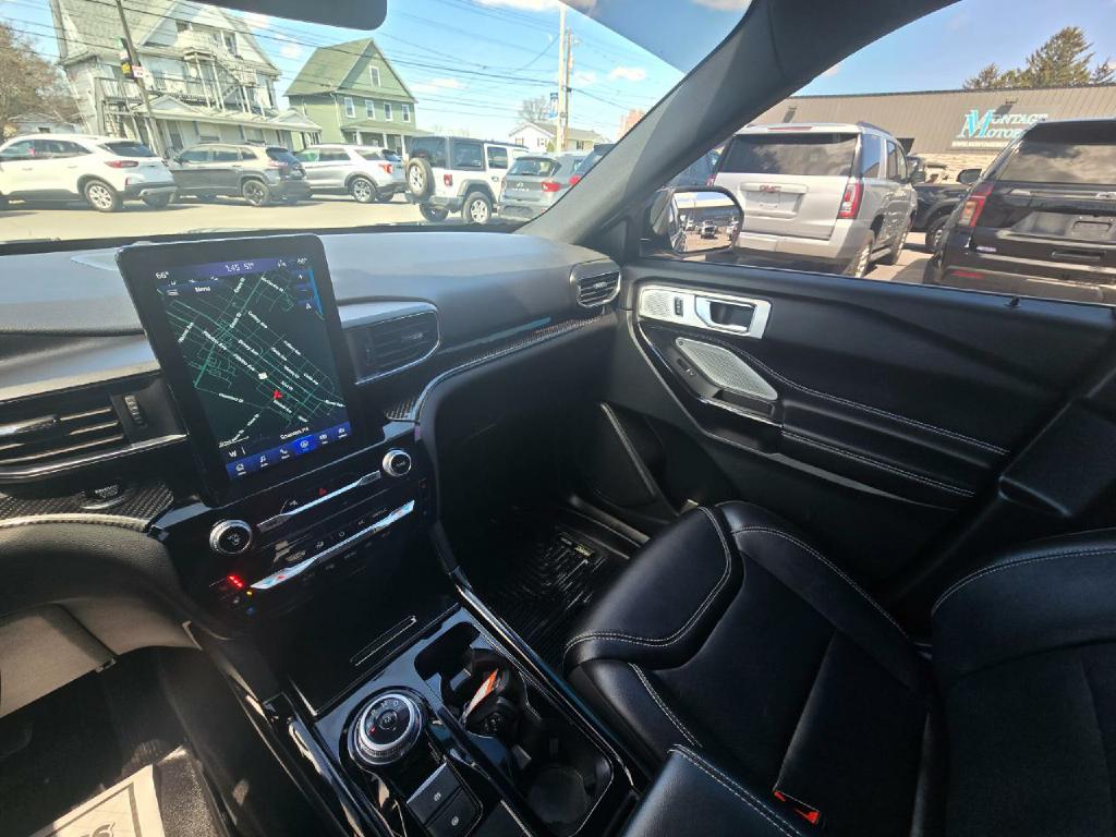 Photo 12 of this FORD EXPLORER