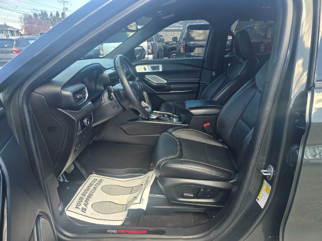 Photo 14 of this FORD EXPLORER