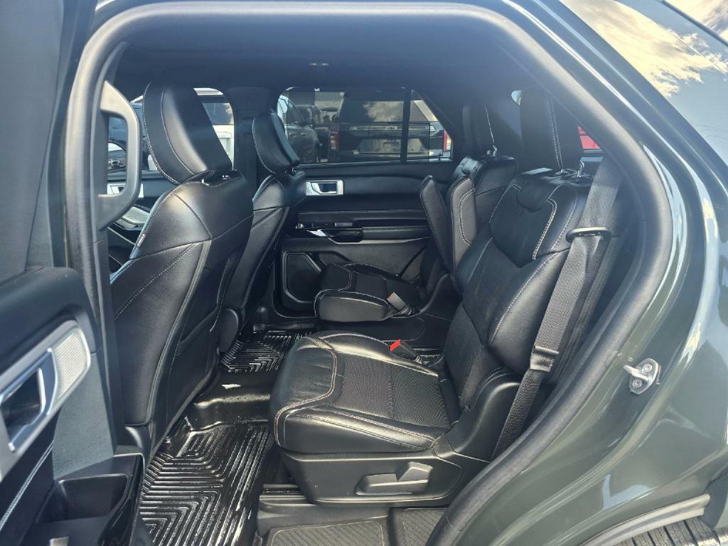 Photo 15 of this FORD EXPLORER