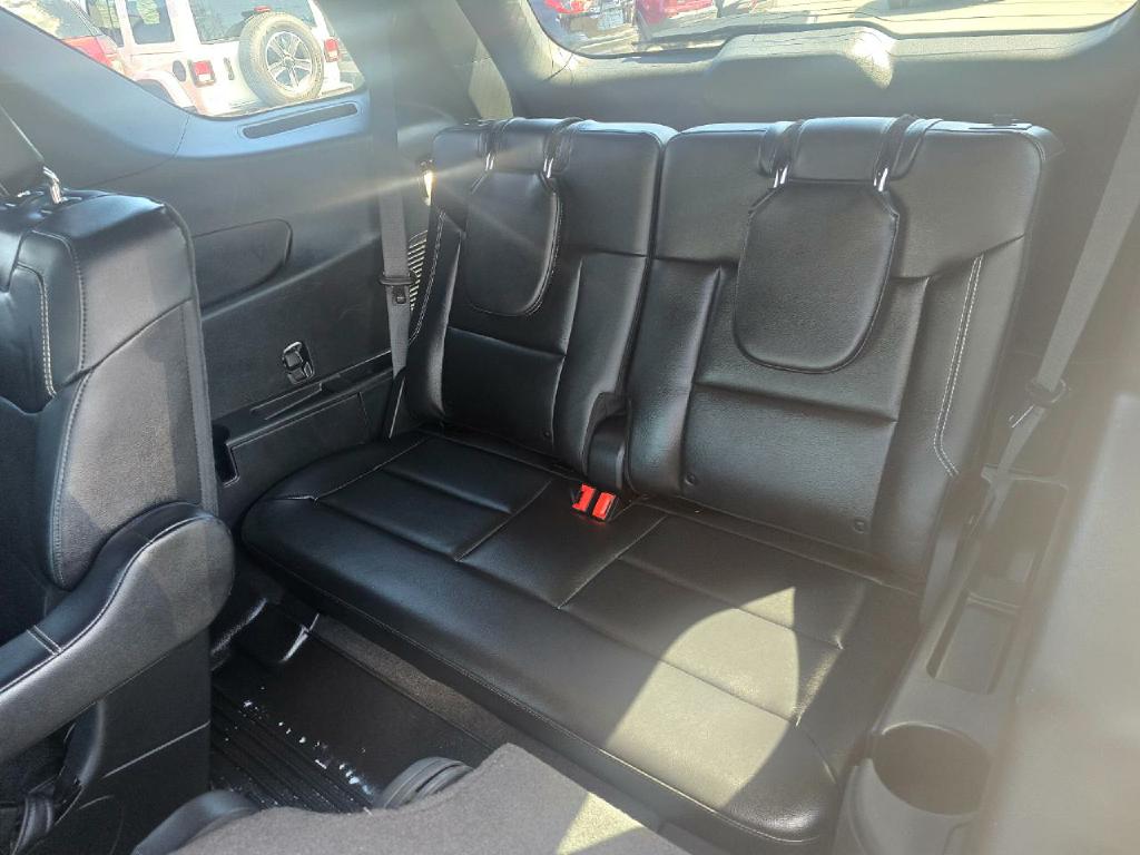 Photo 16 of this FORD EXPLORER
