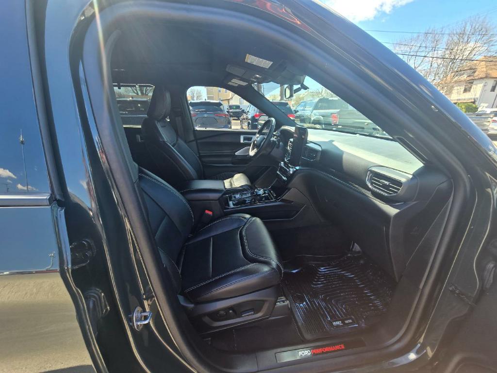 Photo 19 of this FORD EXPLORER