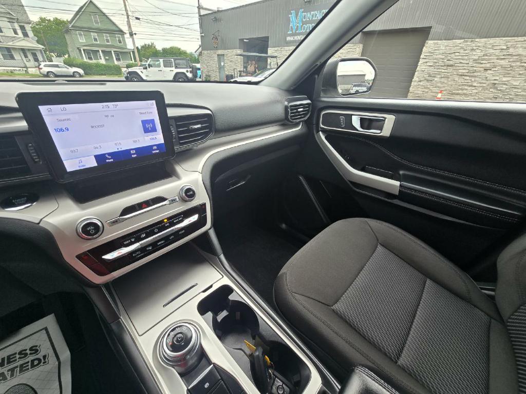 Photo 11 of this FORD EXPLORER