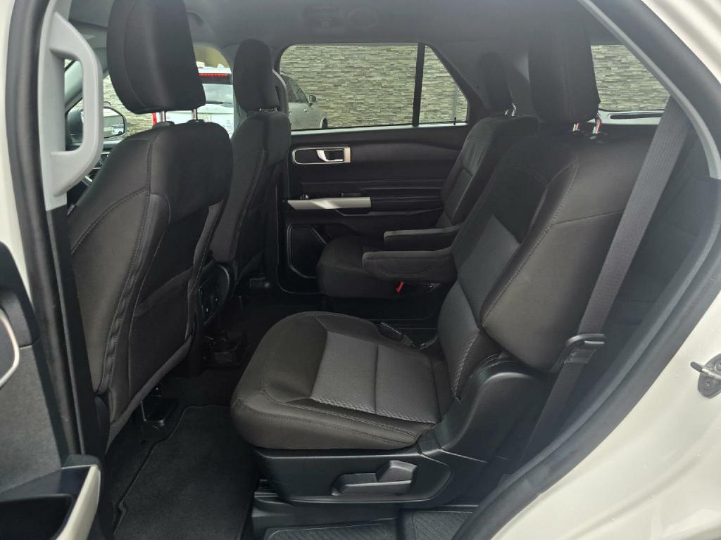Photo 13 of this FORD EXPLORER