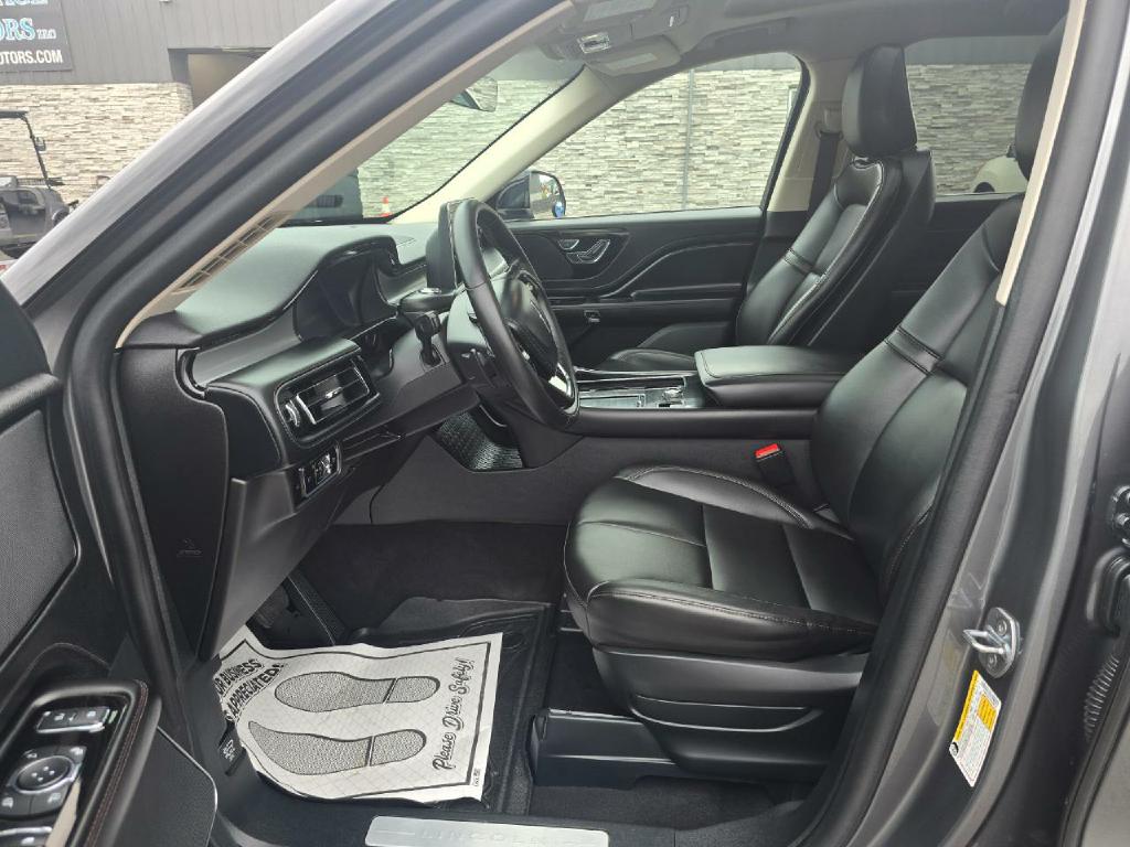 Photo 14 of this LINCOLN AVIATOR