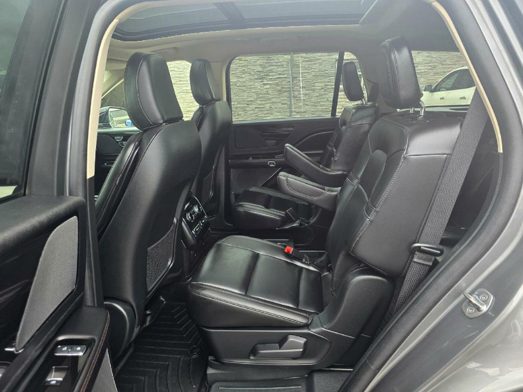 Photo 15 of this LINCOLN AVIATOR