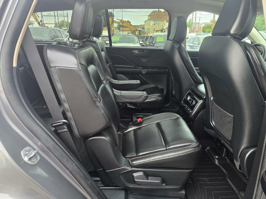 Photo 18 of this LINCOLN AVIATOR