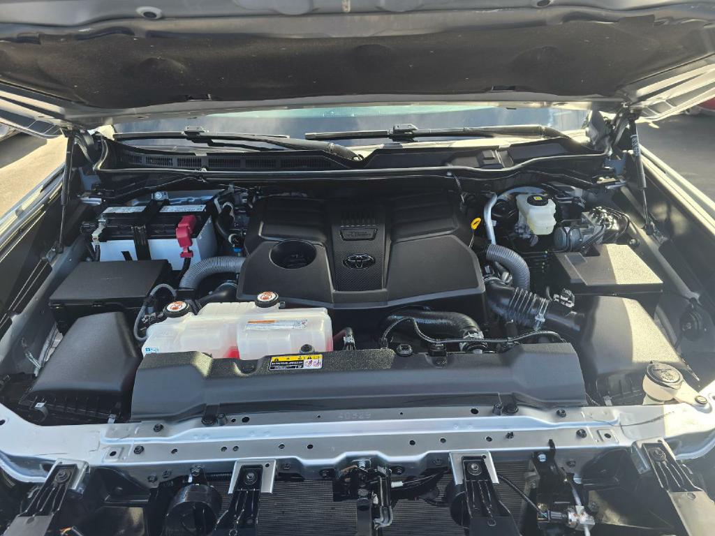 Photo 18 of this TOYOTA TUNDRA 4WD