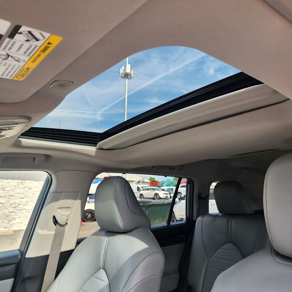 Photo 6 of this TOYOTA HIGHLANDER