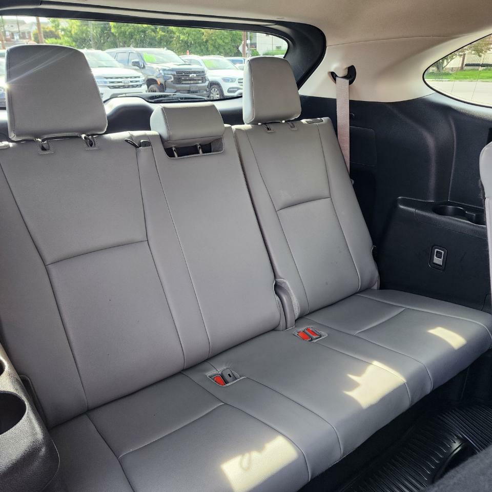 Photo 13 of this TOYOTA HIGHLANDER