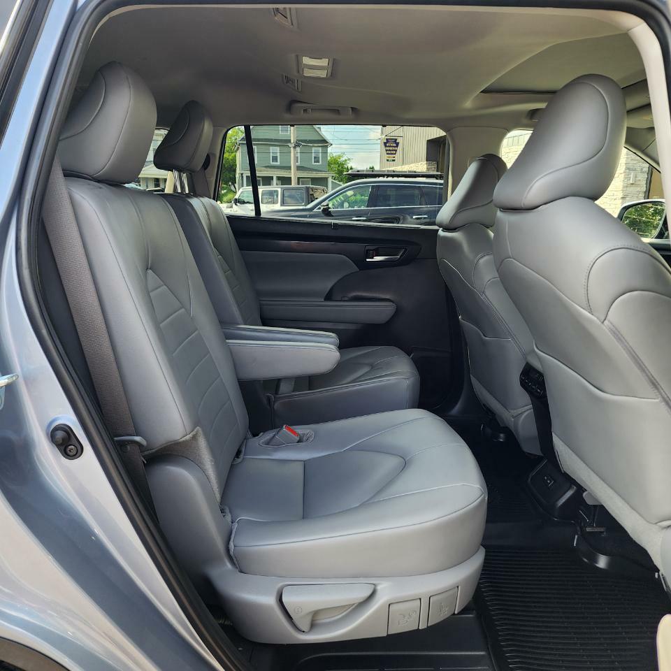 Photo 14 of this TOYOTA HIGHLANDER