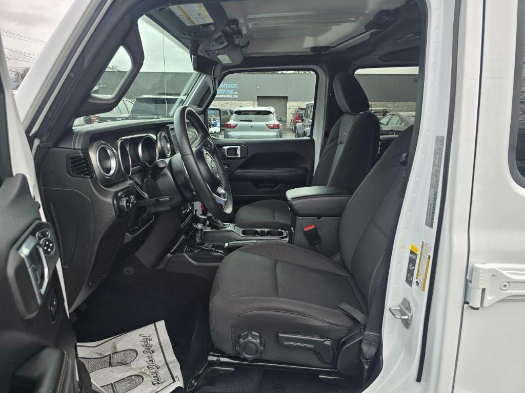 Photo 12 of this JEEP WRANGLER