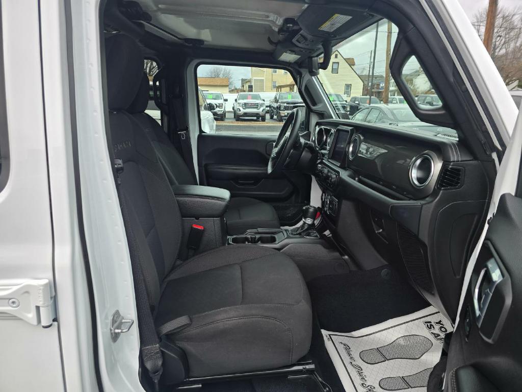 Photo 15 of this JEEP WRANGLER