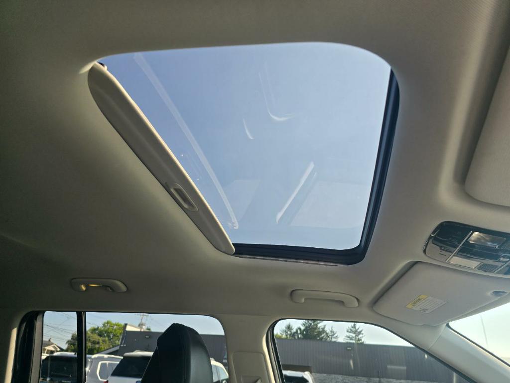 Photo 13 of this HYUNDAI SANTA FE