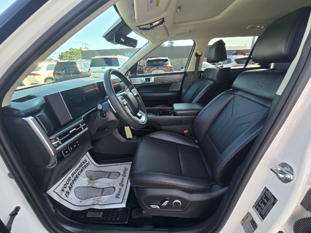 Photo 14 of this HYUNDAI SANTA FE