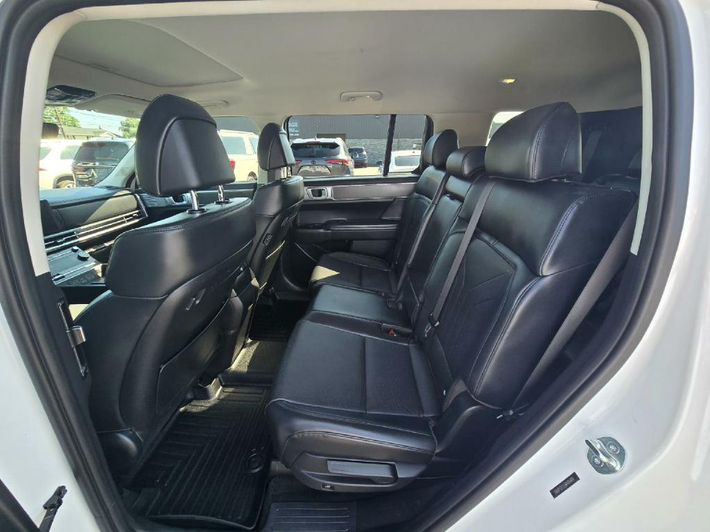 Photo 15 of this HYUNDAI SANTA FE