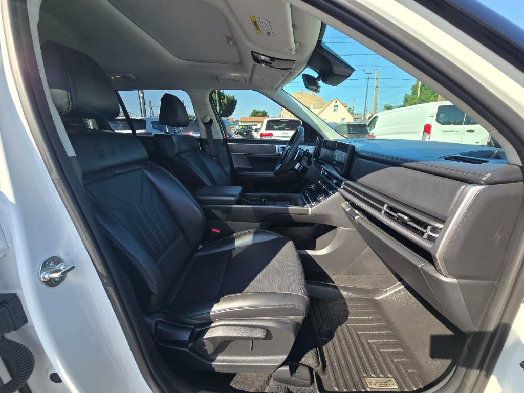 Photo 19 of this HYUNDAI SANTA FE