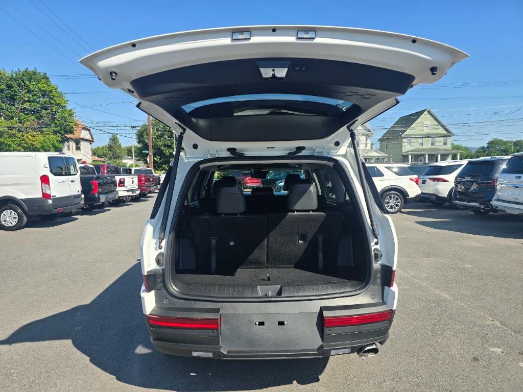 Photo 21 of this HYUNDAI SANTA FE