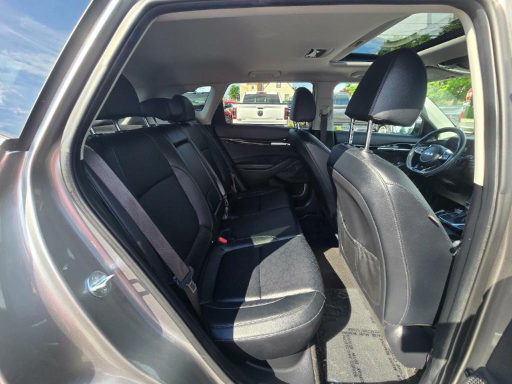Photo 16 of this KIA SELTOS