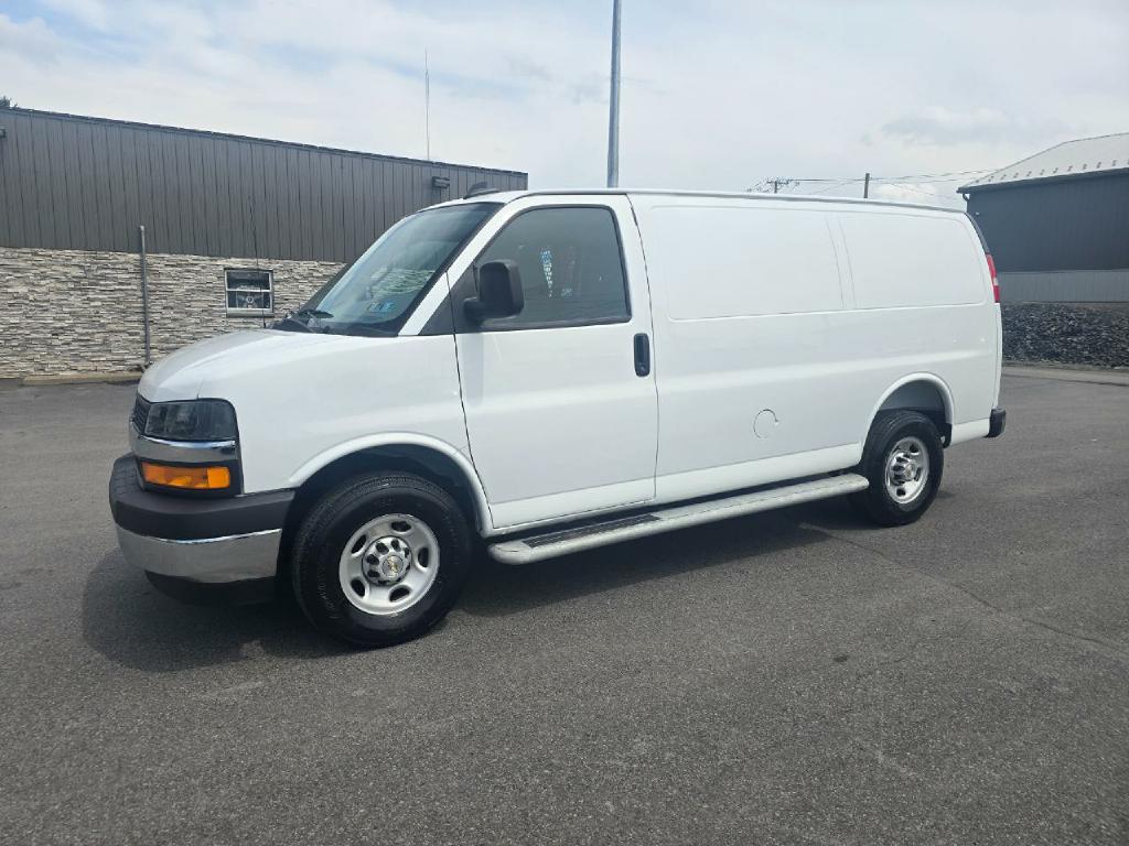 Photo 3 of this CHEVROLET EXPRESS CARGO V