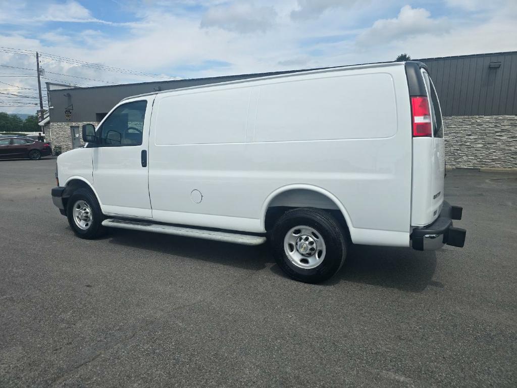 Photo 4 of this CHEVROLET EXPRESS CARGO V