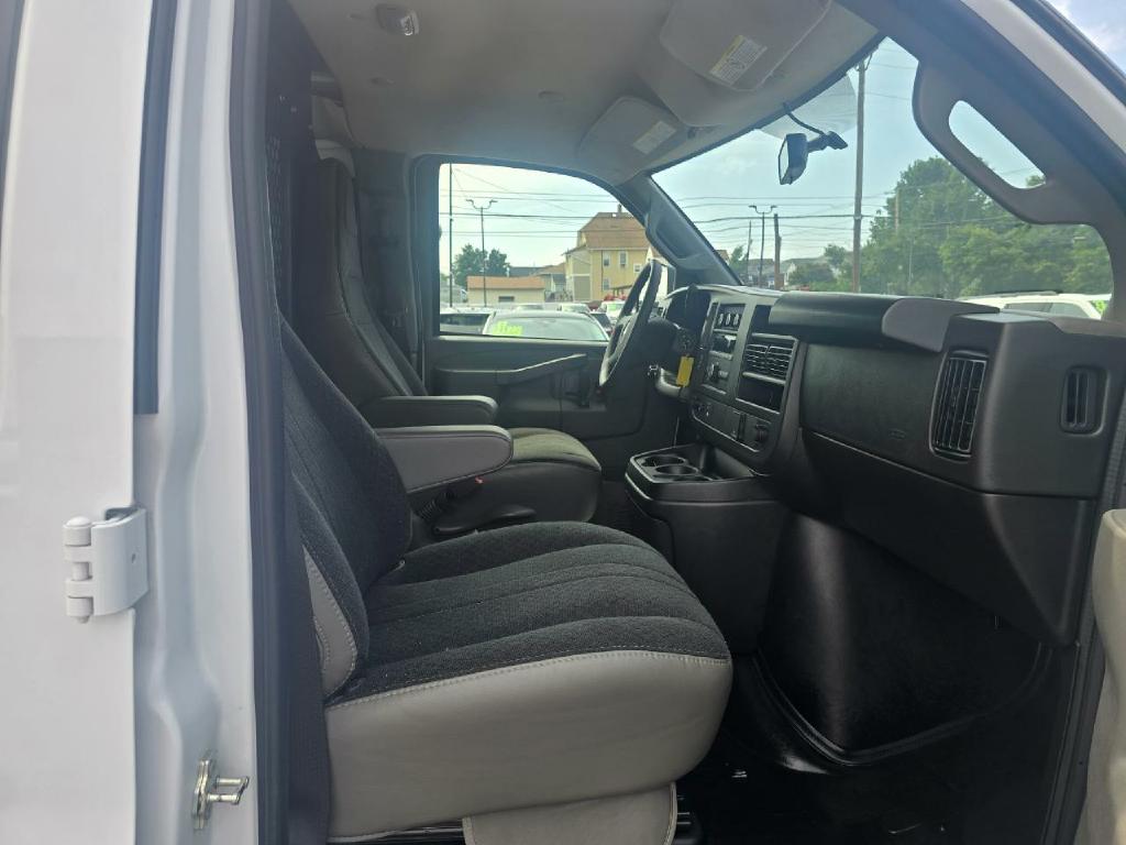 Photo 13 of this CHEVROLET EXPRESS CARGO V