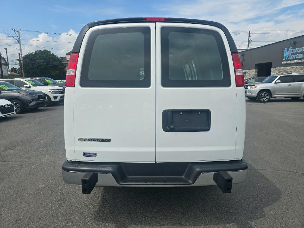 Photo 14 of this CHEVROLET EXPRESS CARGO V