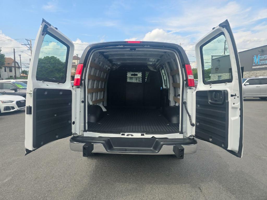 Photo 15 of this CHEVROLET EXPRESS CARGO V