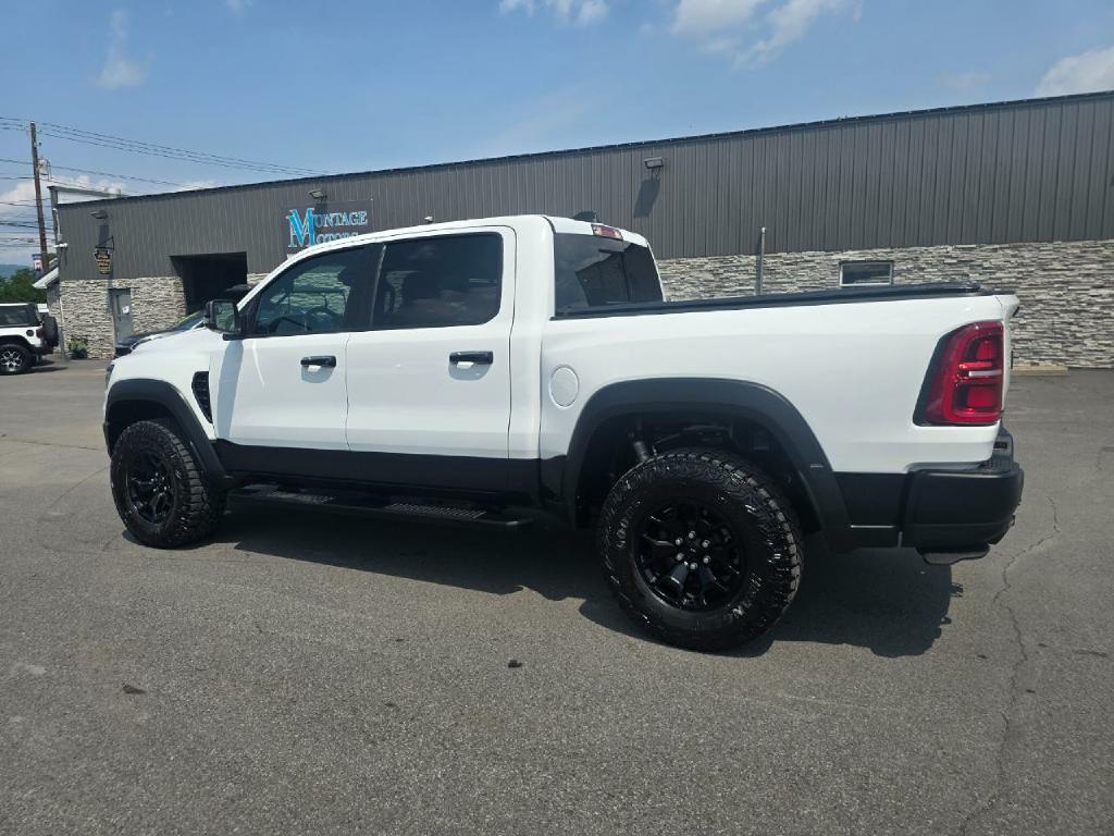Photo 4 of this RAM 1500