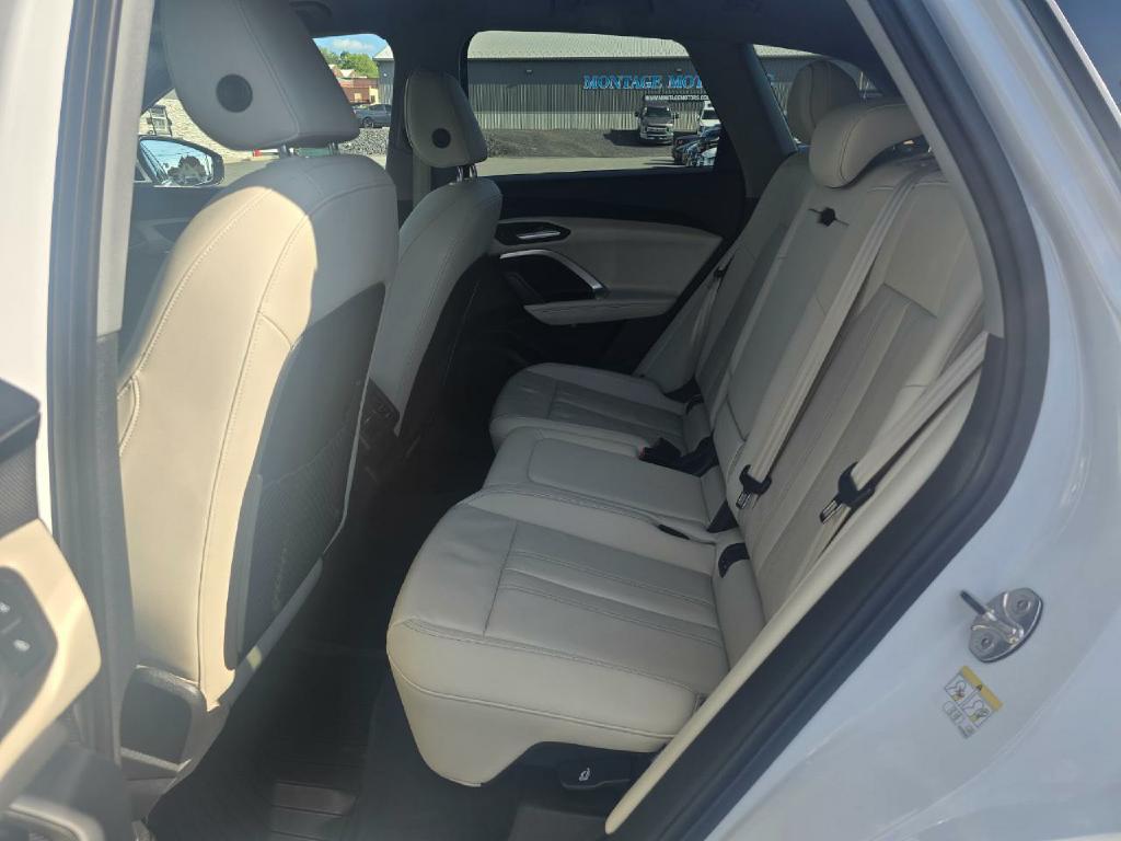 Photo 15 of this AUDI Q5