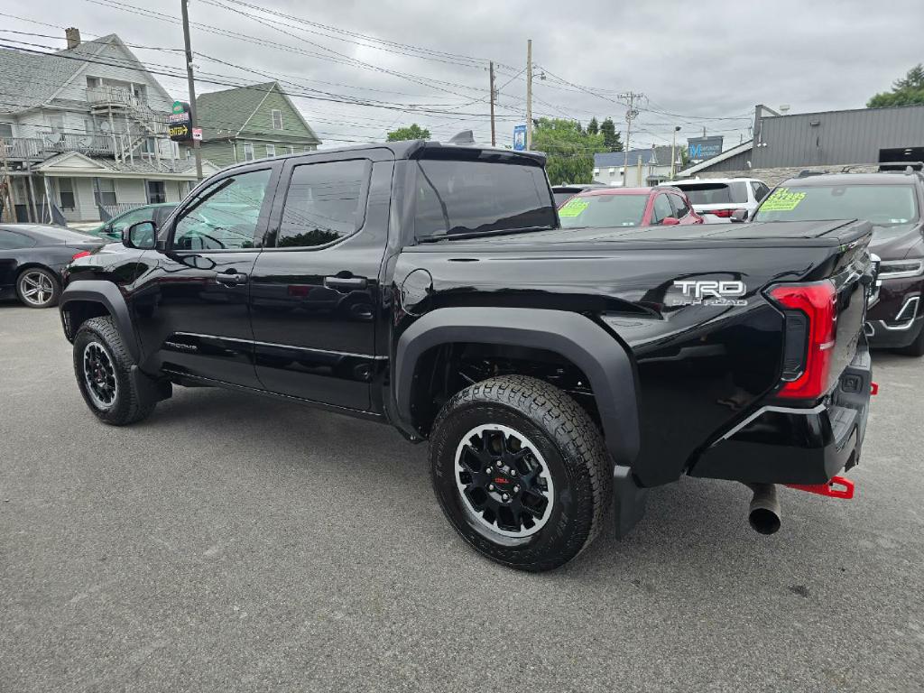 Photo 4 of this TOYOTA TACOMA 4WD