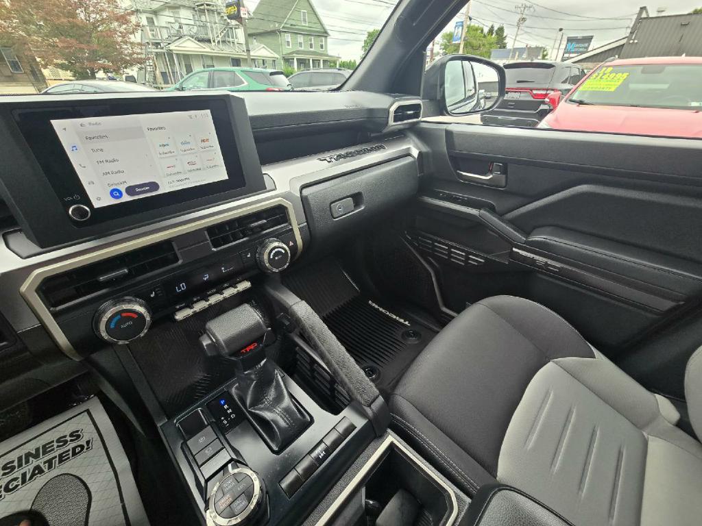 Photo 11 of this TOYOTA TACOMA 4WD