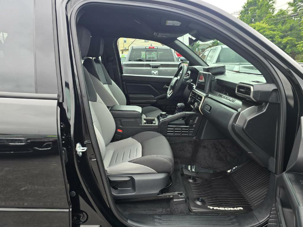 Photo 15 of this TOYOTA TACOMA 4WD