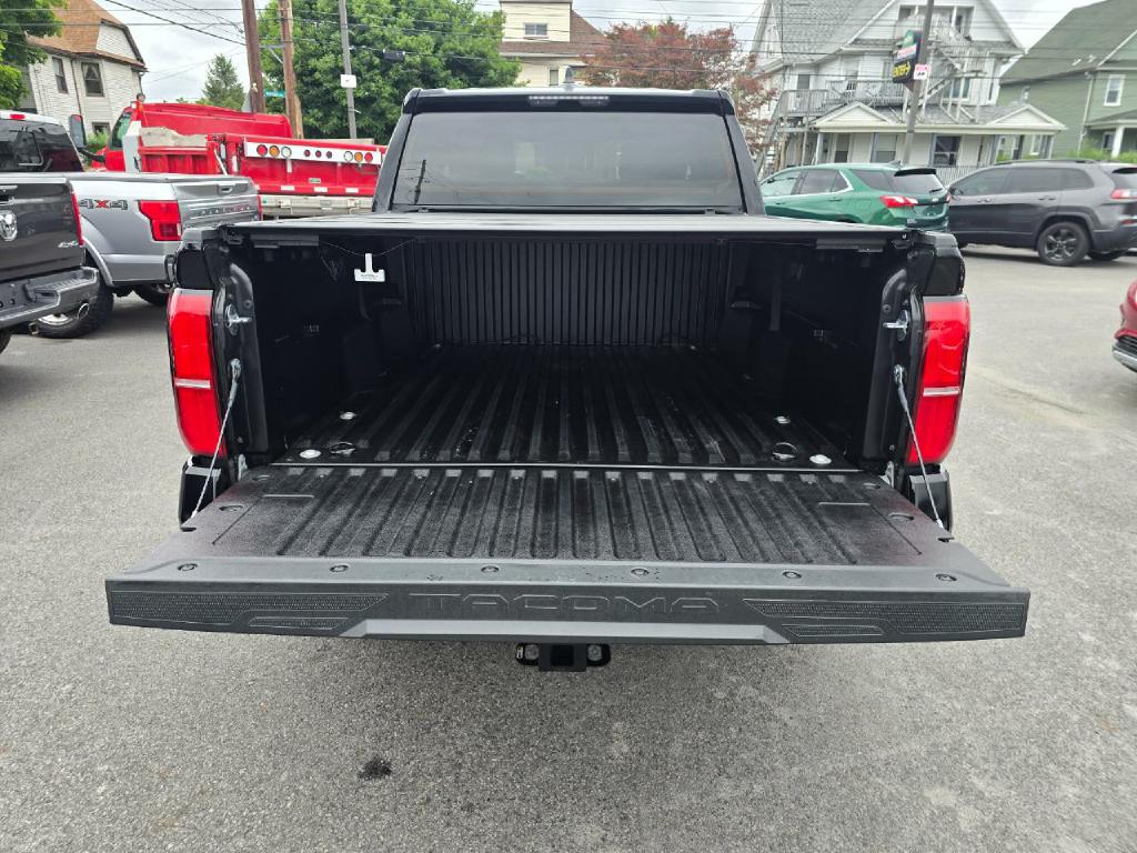 Photo 17 of this TOYOTA TACOMA 4WD