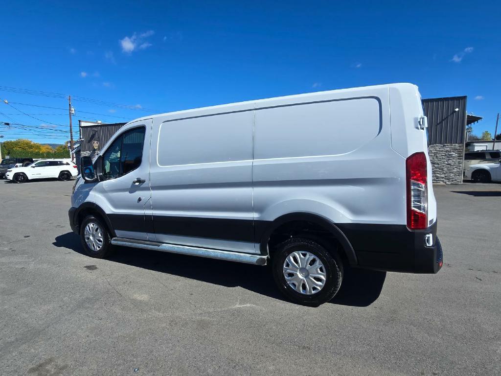 Photo 4 of this FORD TRANSIT CARGO V