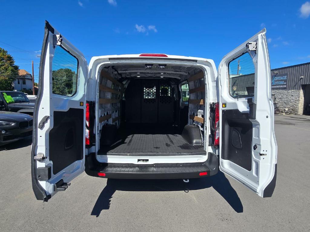 Photo 13 of this FORD TRANSIT CARGO V