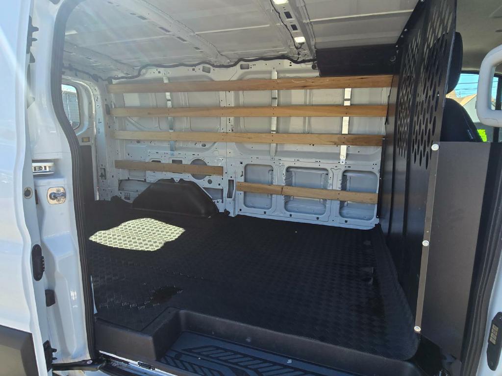 Photo 14 of this FORD TRANSIT CARGO V