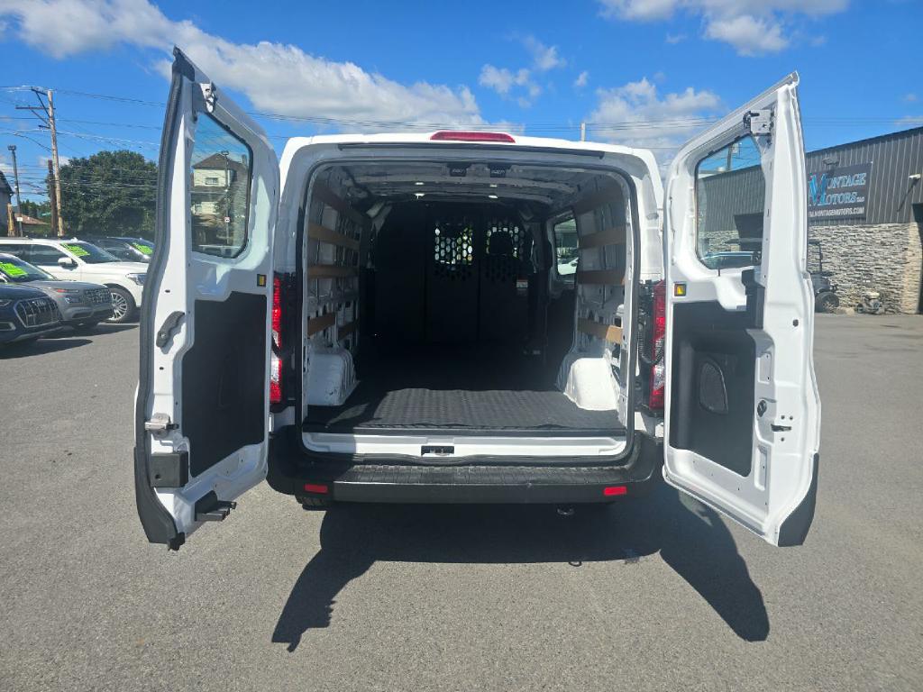 Photo 14 of this FORD TRANSIT CARGO V