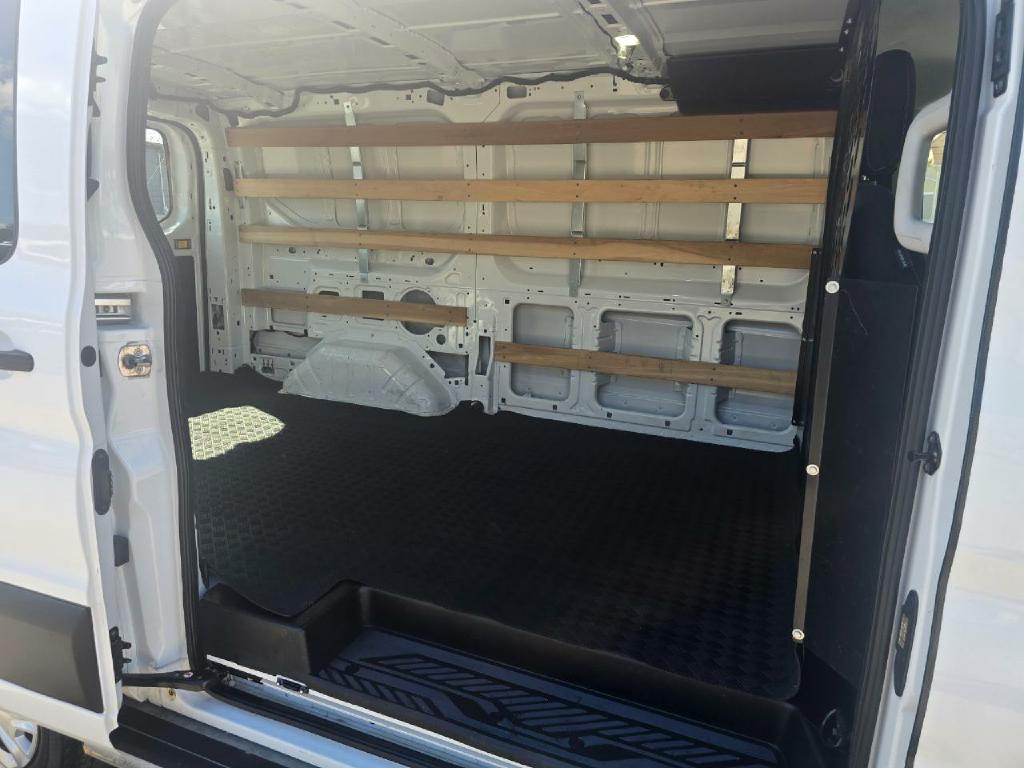 Photo 15 of this FORD TRANSIT CARGO V