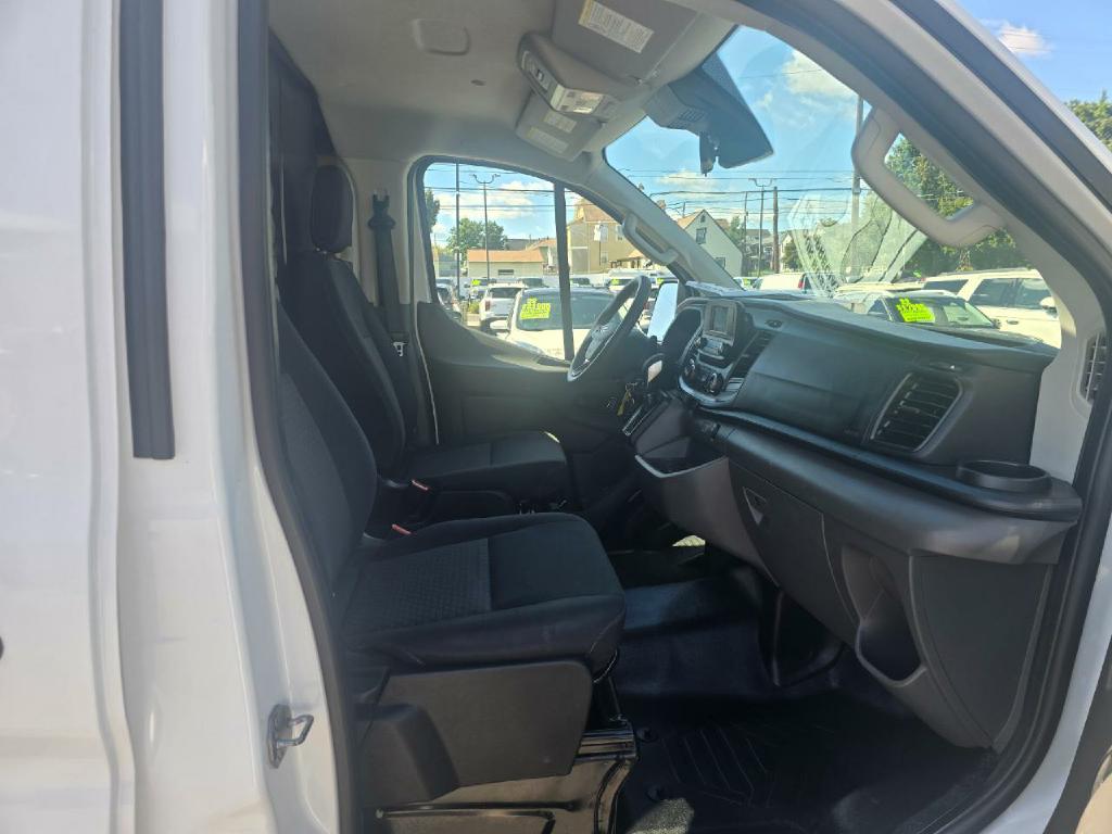 Photo 16 of this FORD TRANSIT CARGO V