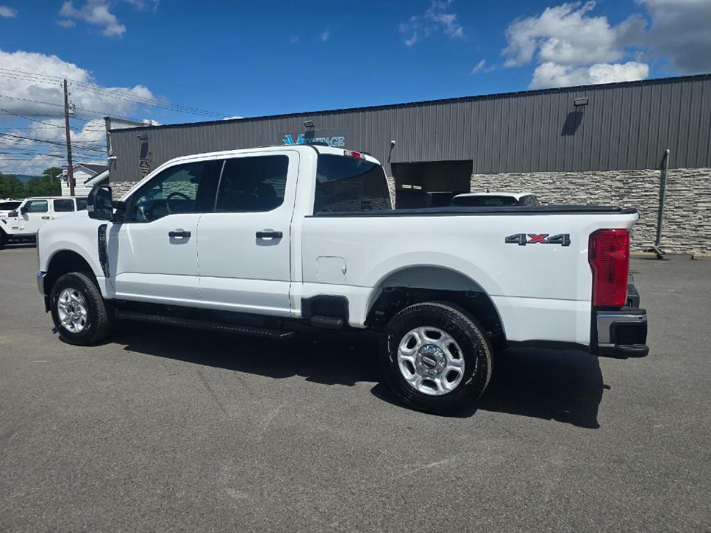 Photo 4 of this FORD SUPER DUTY F-25