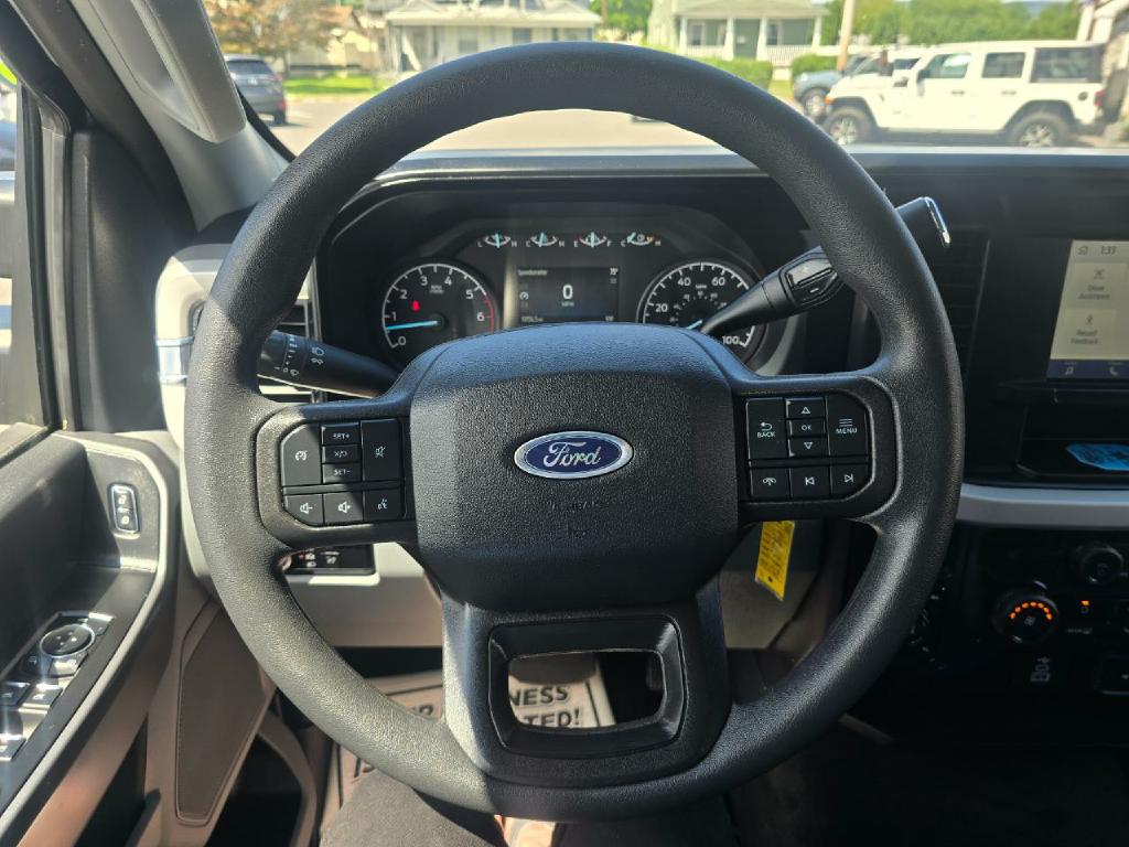 Photo 7 of this FORD SUPER DUTY F-25
