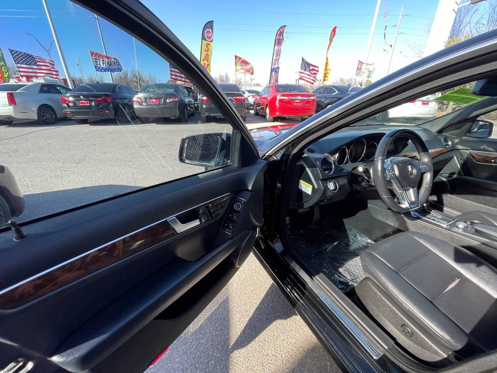 Photo 23 of this MERCEDES-BENZ C-CLASS