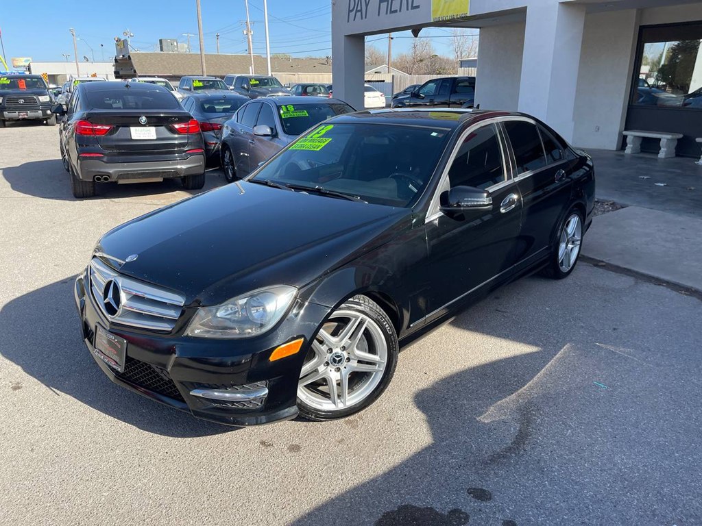 Photo 44 of this MERCEDES-BENZ C-CLASS